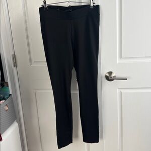 WHITE HOUSE BLACK MARKET
Classic Black Leggings